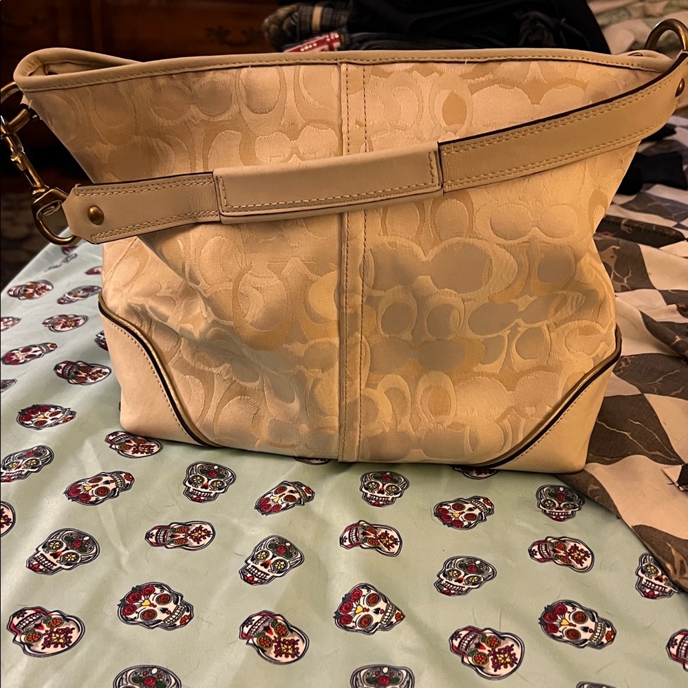 Coach Tan Leather Bag and Material authentic
11x14. Used